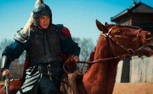 除了吕布外,三国还有哪些人能打败关羽呢