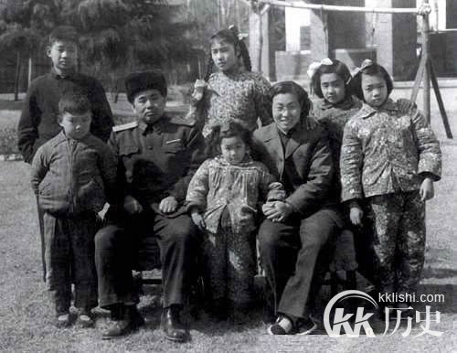 红军唯一女将领:陈赓许世友曾是她部属