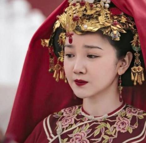 她去世时只是侍妾,最后还和乾隆合葬