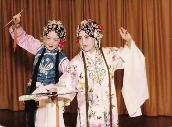 卞之琳曾苦追张充和十年，她嫁外国人一生无子无女