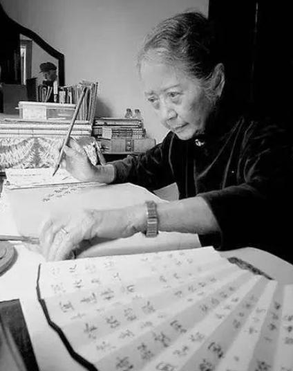 卞之琳曾苦追张充和十年，她嫁外国人一生无子无女