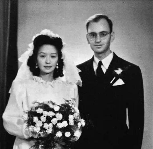 卞之琳曾苦追张充和十年，她嫁外国人一生无子无女