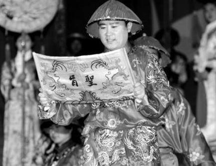 电视剧中接旨都要全家下跪 古代真的是这样的吗