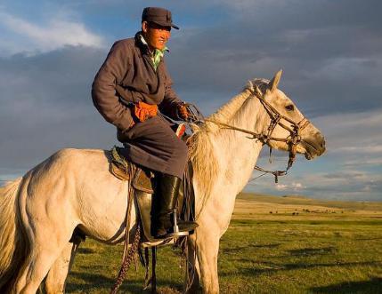 游牧民族骑马放牧不种地 他们顿顿吃肉吗