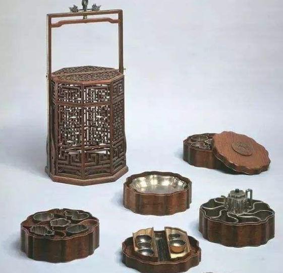 清代宫廷餐饮:皇帝御膳房的餐具长什么样