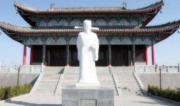 此人犯了死罪，皇帝知道他名字后竟免他五次不死