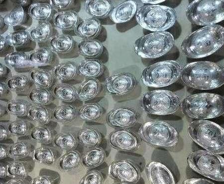 清朝王爷天天锦衣玉食吃喝玩乐 他们的俸禄有多少呢