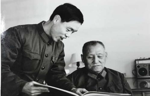 何长工&mdash;&mdash;害怕人民群众的人当不了好官