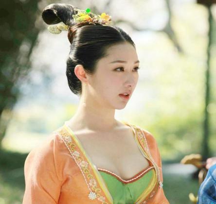 满清女子身上的白布条是做什么的 为何有些人没有呢