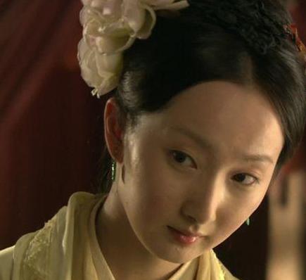 满清女子身上的白布条是做什么的 为何有些人没有呢