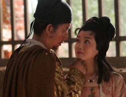 满清女子身上的白布条是做什么的 为何有些人没有呢