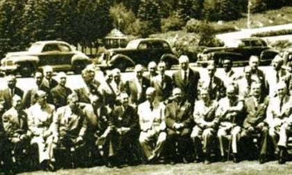 布雷顿森林体系的制度是什么样的 以美元为中心的原因是什么导致的