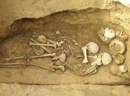 皇帝在死后下葬时 为何会喜欢拿着少女殉葬呢