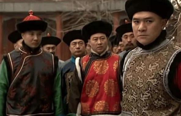 雍正登基后,胤禩在大臣墓碑上刻下了哪八个字