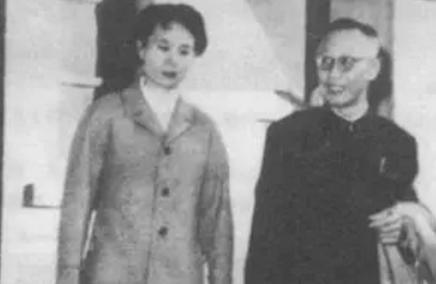 溥仪生病住院，有两个女人去探病