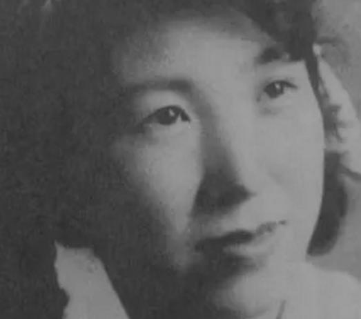 溥仪生病住院，有两个女人去探病