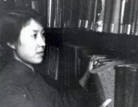 溥仪生病住院，有两个女人去探病