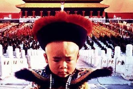 溥仪生病住院，有两个女人去探病