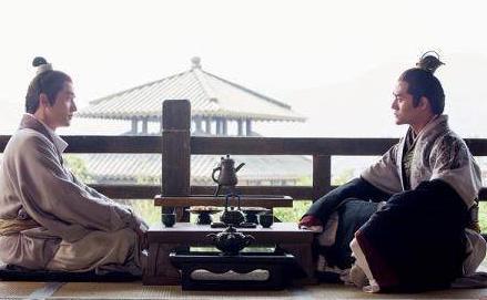 隋唐时期上朝都是坐在椅子上的 究竟什么时候开始官员上朝需要下跪的