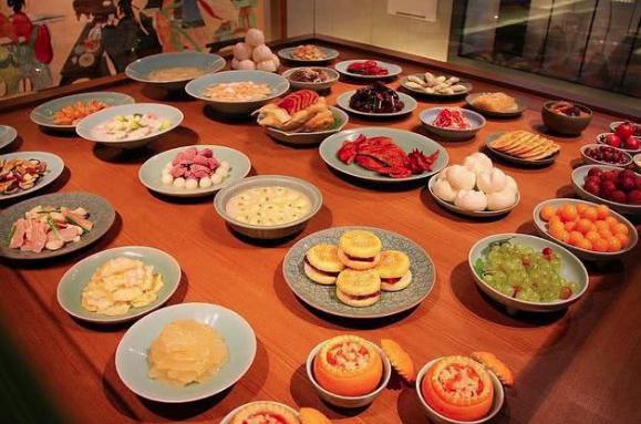 清朝皇后住在家里时，为何父亲母亲都要向她下跪行礼