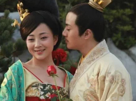 武则天做皇后也同样有尊贵地位 武则天为何一定要做女皇