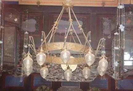 慈禧第一次看到电灯泡是什么样子 惊叹的说出：发光的茄子