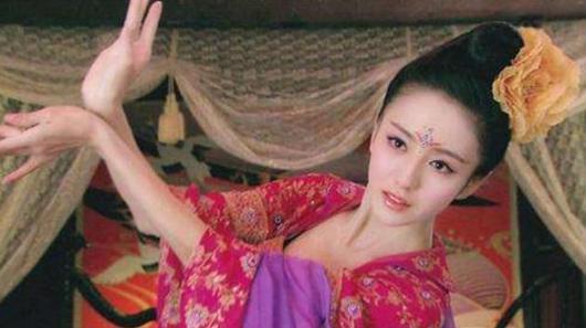 嫁了五次新郎都暴毙了,事后被皇帝宣进宫封为皇后安然一生!