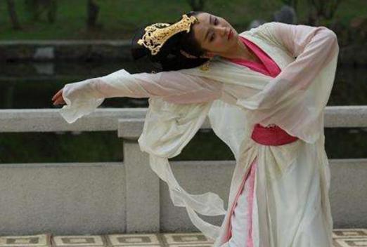 嫁了五次新郎都暴毙了,事后被皇帝宣进宫封为皇后安然一生!