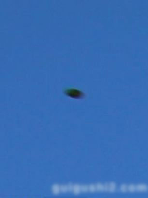 英国男子海边拍到不明飞行物