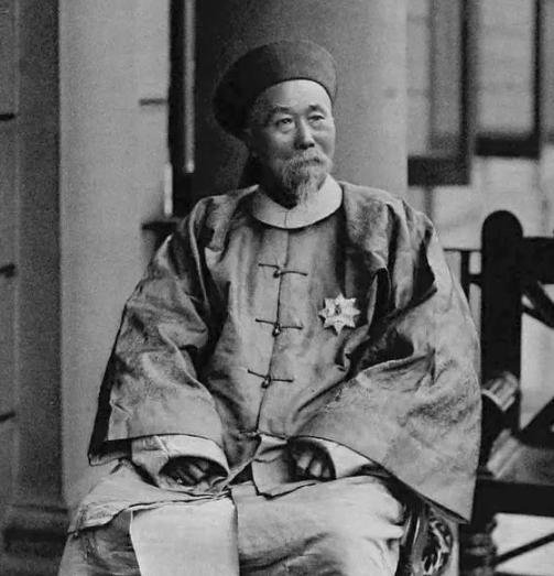 临死前，李鸿章迟迟不愿咽气，直至心腹耳边说了两句话才愿意闭上双眼！