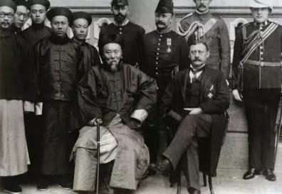 临死前，李鸿章迟迟不愿咽气，直至心腹耳边说了两句话才愿意闭上双眼！