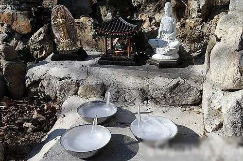 韩国一寺庙惊现逆天冰柱