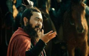 曹操出征时夏侯惇驻守差点全军覆没，曹操不罚反赏是什么操作