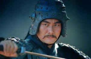 曹操出征时夏侯惇驻守差点全军覆没，曹操不罚反赏是什么操作