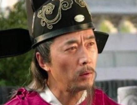 朱元璋吃饭时菜里有头发，厨子马上取下帽子说：我没头发