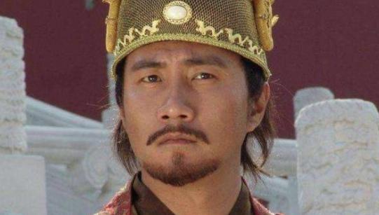 朱元璋吃饭时菜里有头发，厨子马上取下帽子说：我没头发