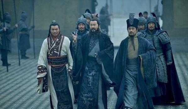 曹操送荀彧一只空盒子，荀彧见了为何马上服毒自杀?