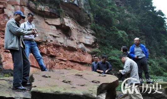 巨型恐龙足迹在四川被发现：属恐龙足迹的重大发现