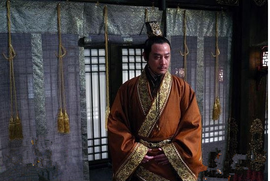 三国时期同样是醉酒，一人被称为酒囊将军，另一人却被委命高官