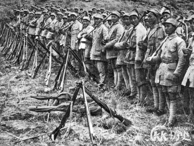 解放军16个兵团司令唯一没授军衔的竟是他