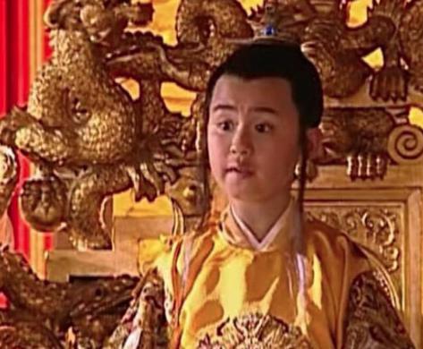 万历皇帝朱翊钧耍酒疯，李太后拿出一部书被吓傻了