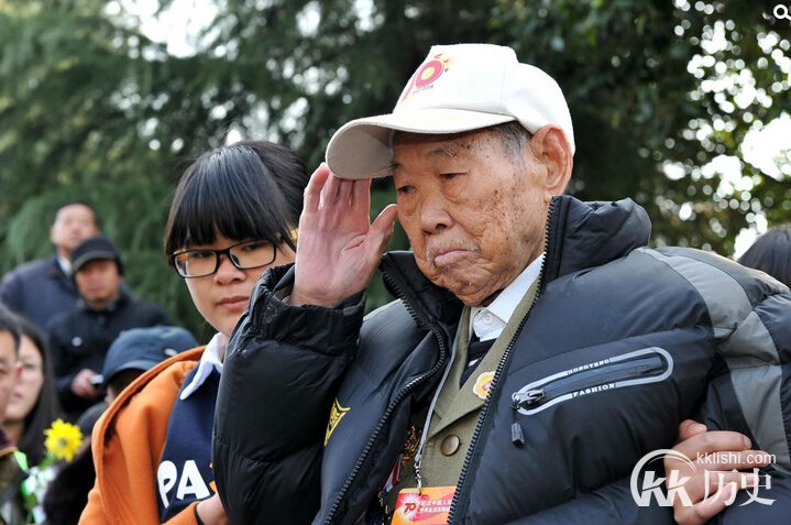 南京保卫战1937：抗战老兵祭奠南京保卫战将士