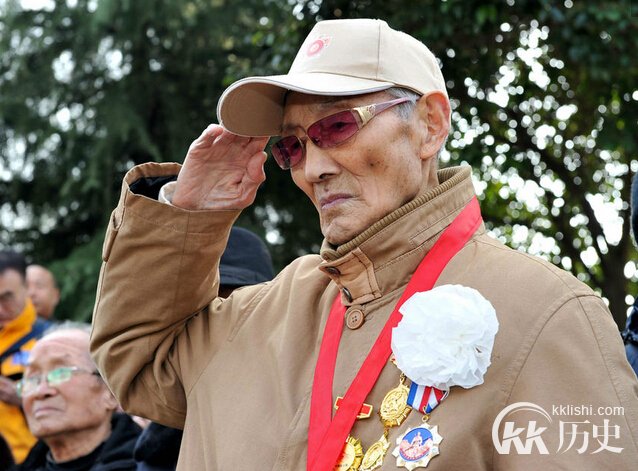 南京保卫战1937：抗战老兵祭奠南京保卫战将士