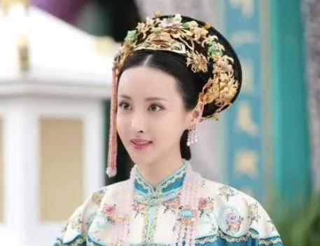 她是康熙后宫的一名贵人，生下了大清最有权势的公主