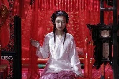 古代纳妾除了不能穿正红色的外 最过分的事情是什么