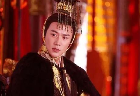 汉武帝崩后，他的几个儿子都想夺刘弗陵权位，却被一人消灭