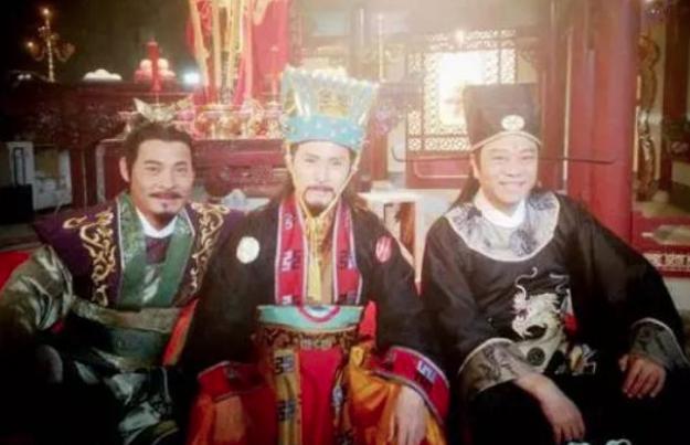 历史上最仁慈的皇帝，宋仁宗到底做过什么事