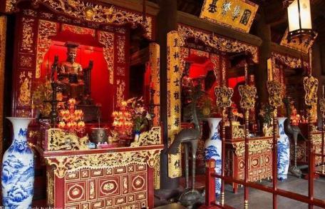 朱元璋上香问和尚要不要跪拜佛 和尚是什么回到的呢