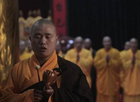 朱元璋上香问和尚要不要跪拜佛 和尚是什么回到的呢