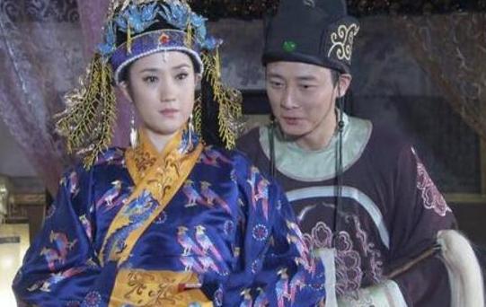 皇帝死讯传来，妃子竟跳舞庆祝，第二天皇帝回宫，她被满门抄斩